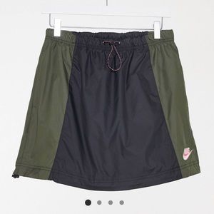 Nike cargo skirt small